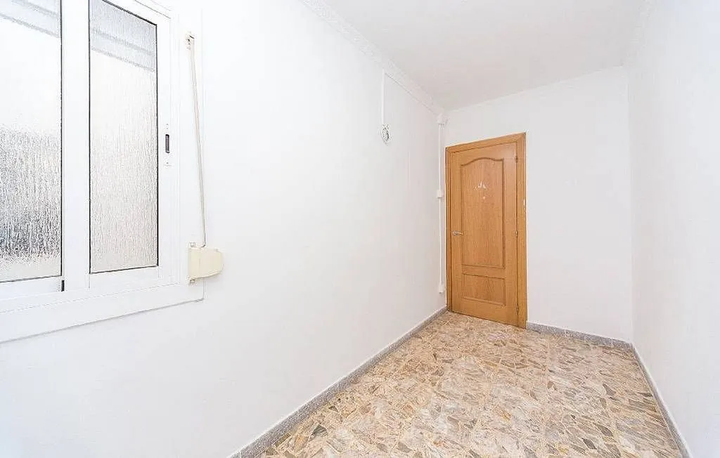 Pièces - Apartment with Balcony and Lift in Les Planes