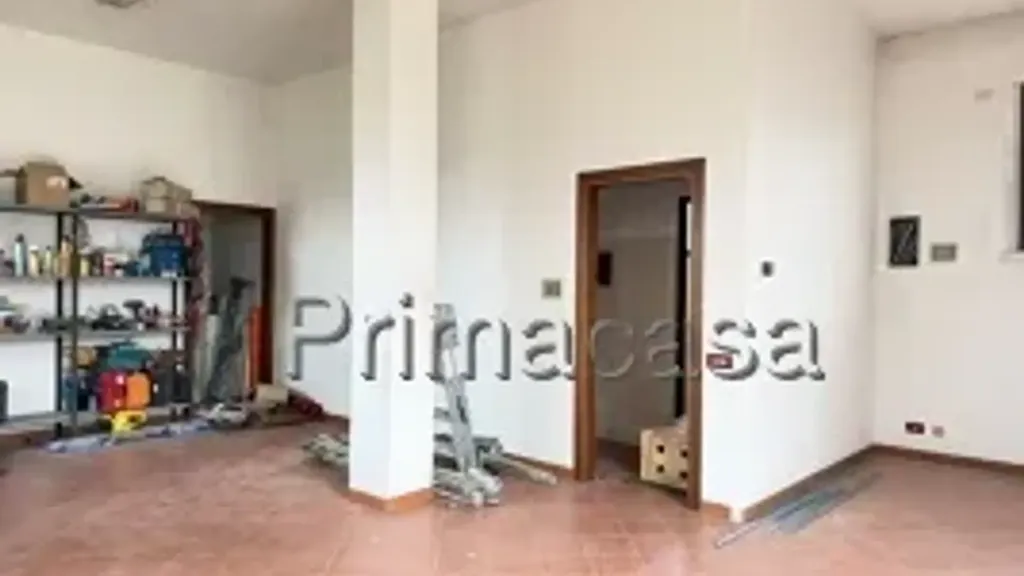Garaaž - Ground Floor Trilocale with Potential in Albaredo D'Adige