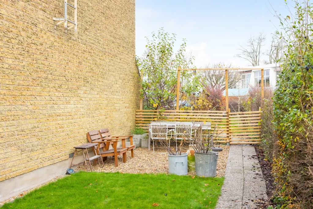 Giardino - Renovated 2-Storey House with Garden in Bellevue