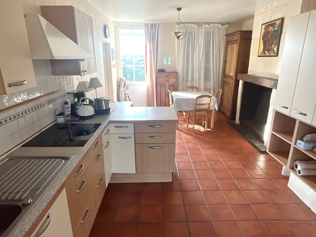 Köök - Charming Old House with Garden in Charente-Maritime