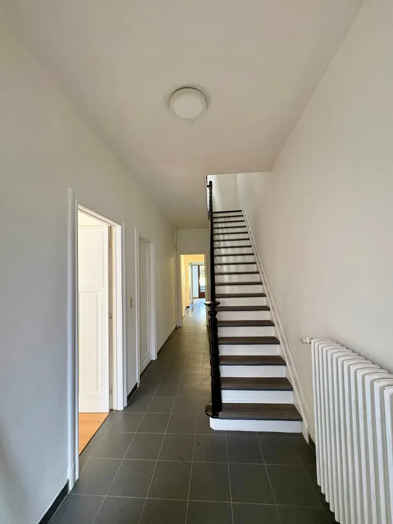 Esik - 8-Bedroom House with Terrace in Anderlecht