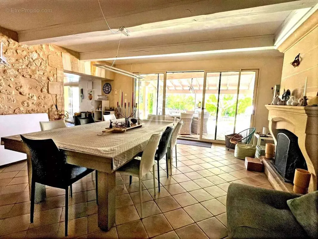 Sala da pranzo - Luxury House with Pool in Puisseguin