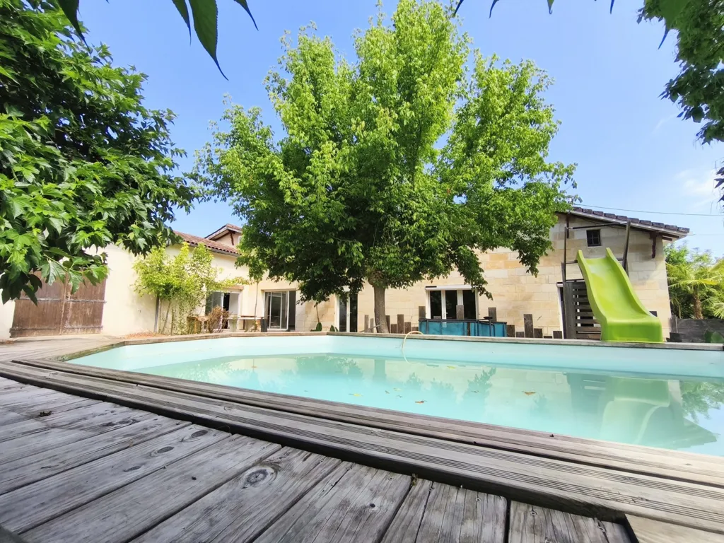 Piscina - 9-Bedroom House with Pool in Lussac