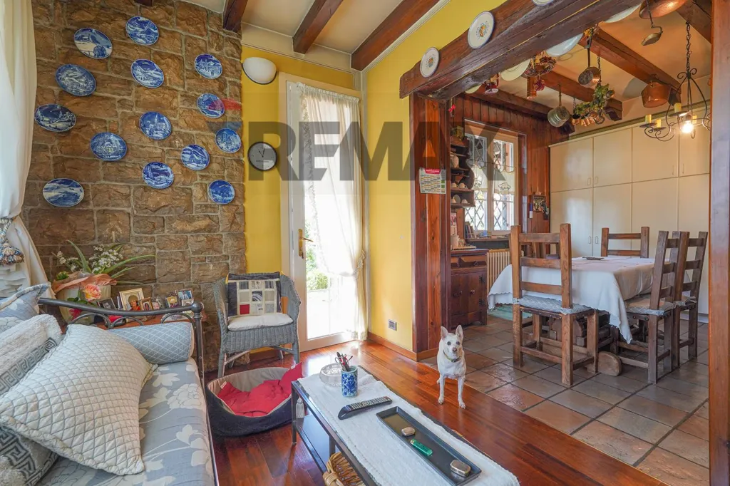 Salle à manger - Detached Villa with Two Apartments in Cologno al Serio
