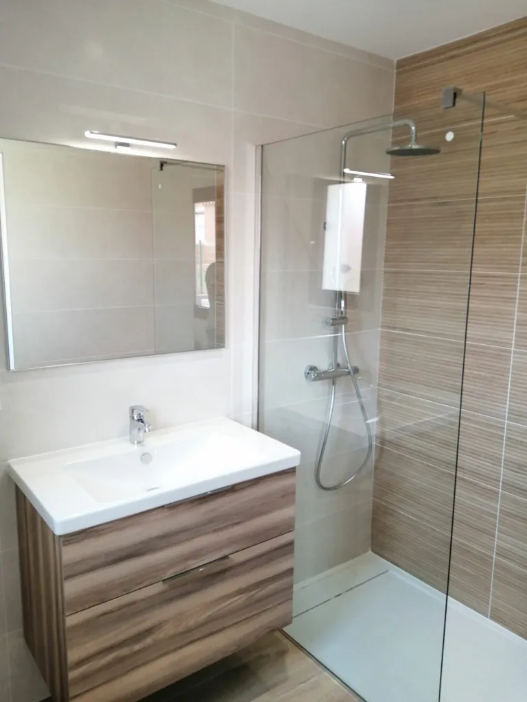 Salles de bain - Maison 4 pièces à Pollestres