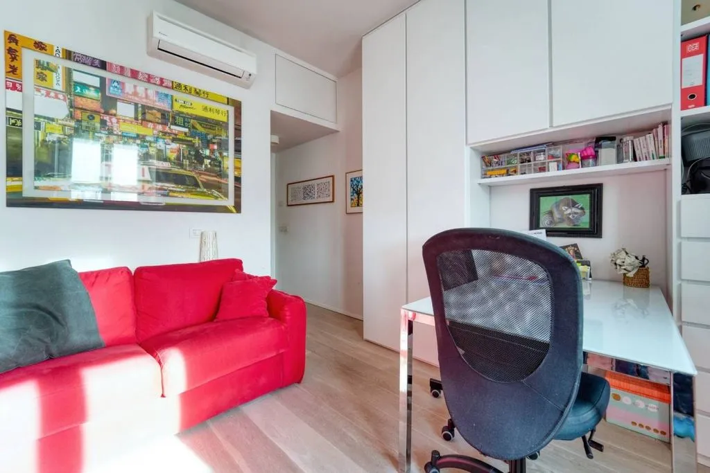 Bureau - Luxury Apartment with Triple Exposure in Milan