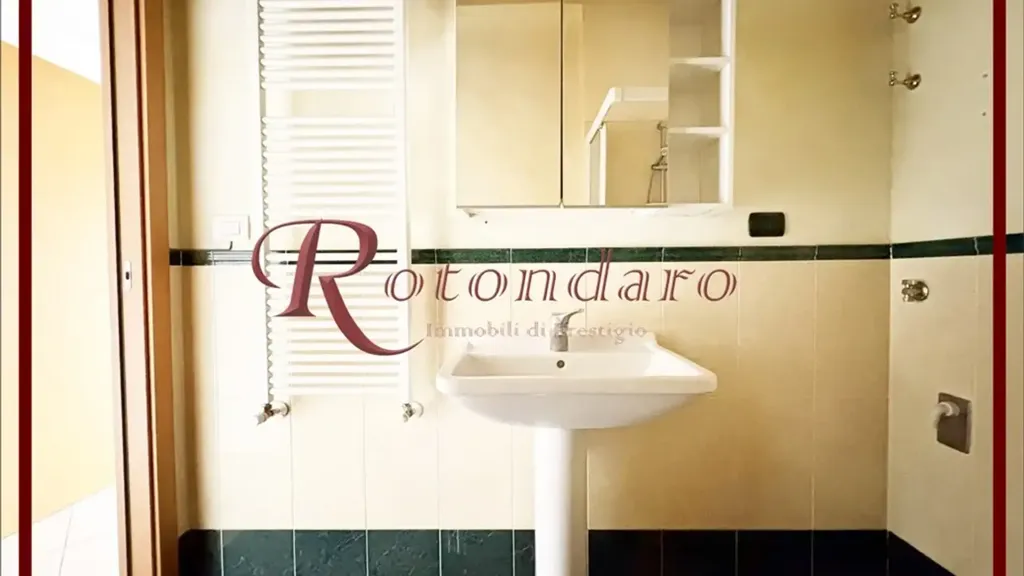 Vannitoad - Mansarded Flat with Balcony in Milan
