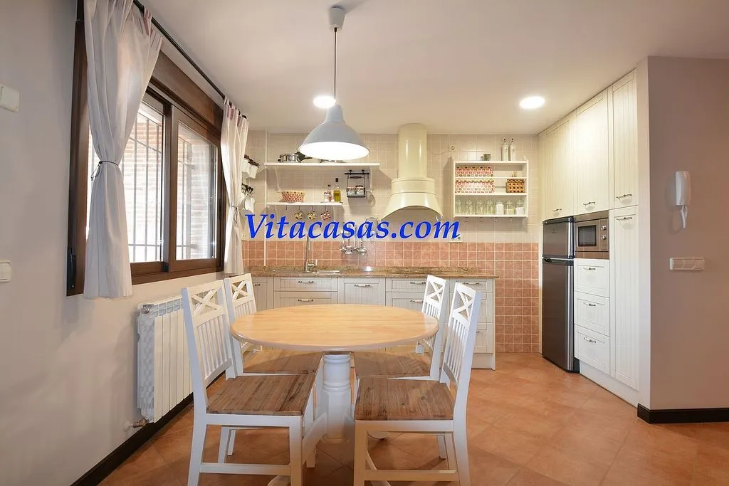 Söögituba - Rustic Chalet with Pool in Robledillo de Mohernando