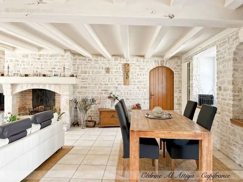 Salle à manger - Propriété de Caractère avec Piscine à Saint-Xandre