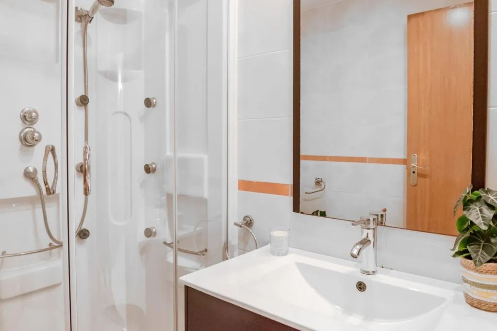 Salles de bain - Luxury Flat with Private Pool in Les Maravelles, Palma
