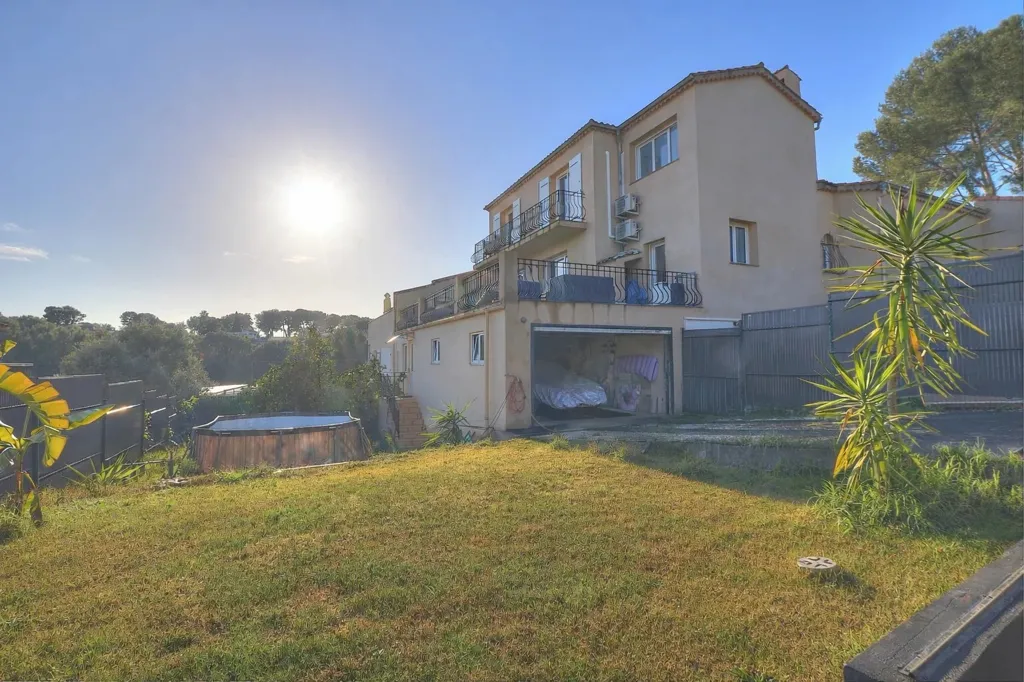 Jardin - Maison de Luxe avec Terrasse à Antibes