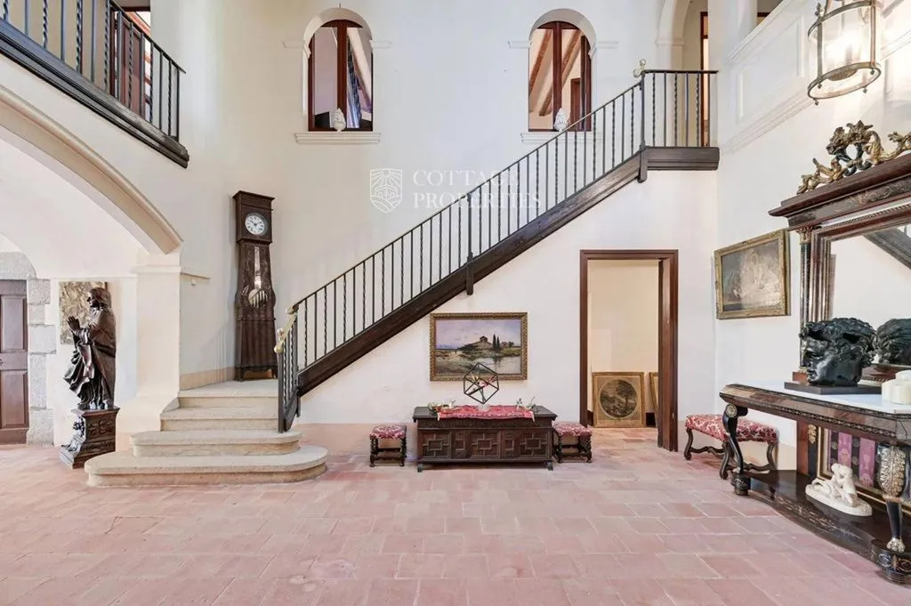 Esik - Luxury Farmhouse with Heritage in Llagostera