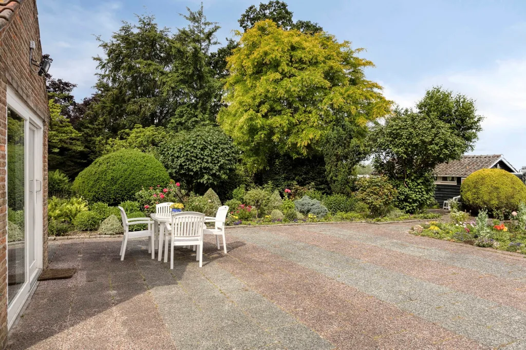 Terrass - Charming Villa with Parkland Views in Maasland