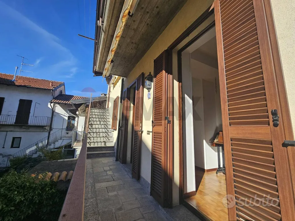 Rõdu - Panoramic Apartment in Comerio Courtyard