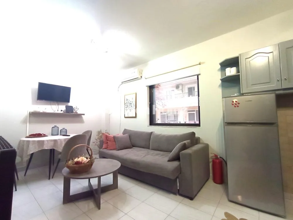 Soggiorno - Modernised Apartment with Parking in Metamorphosis Centre
