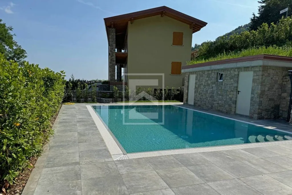 Bassein - Villa with Pool Under Construction in Tignale