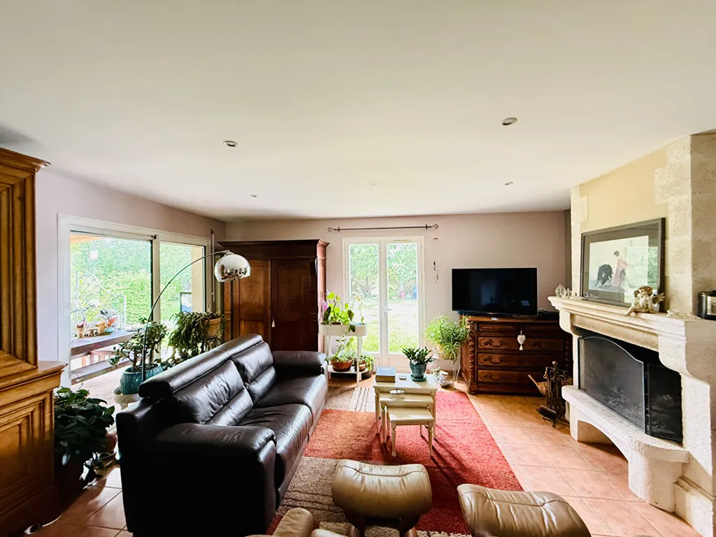 Elutuba - Ground Floor House with Pool in Suburban Area