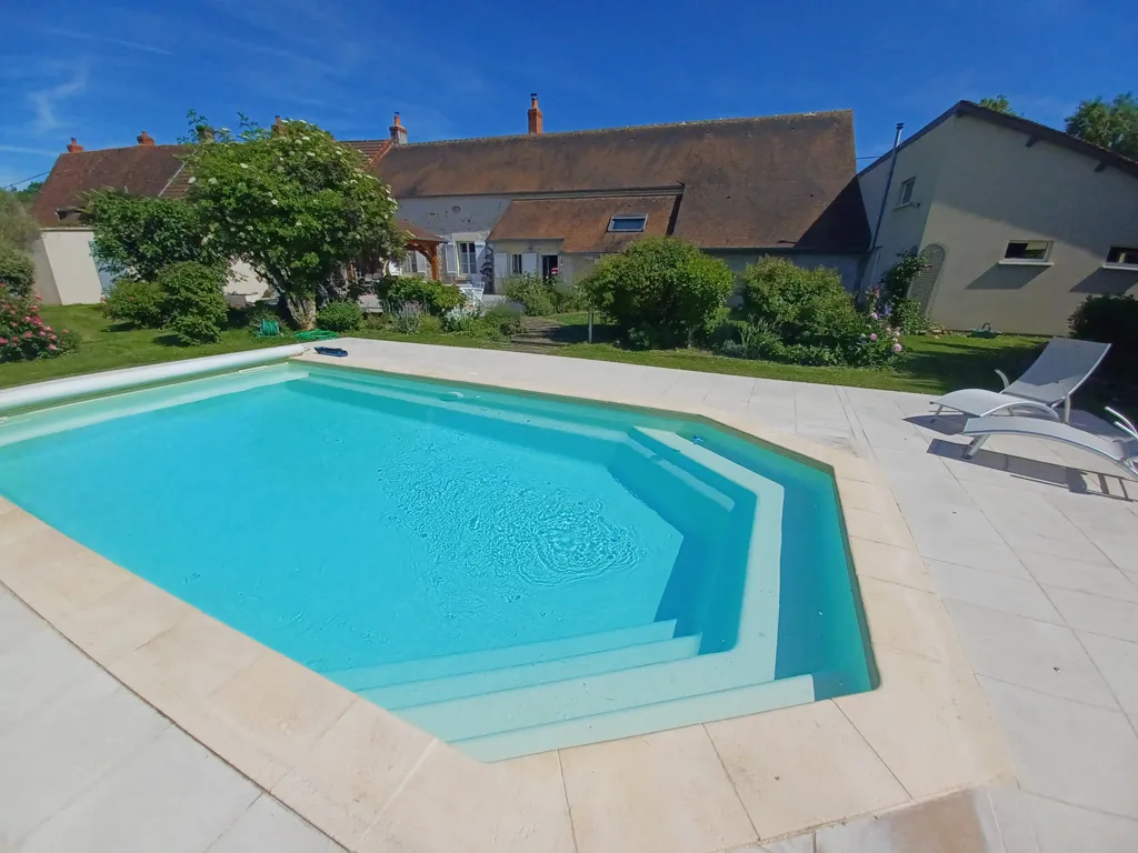 Piscine - Maison de Caractère Rénovée avec Piscine à Proximité
