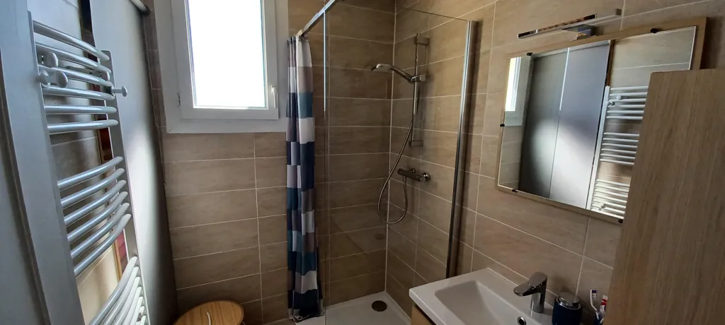Vannitoad - Renovated Flat with Balcony in Drancy Centre
