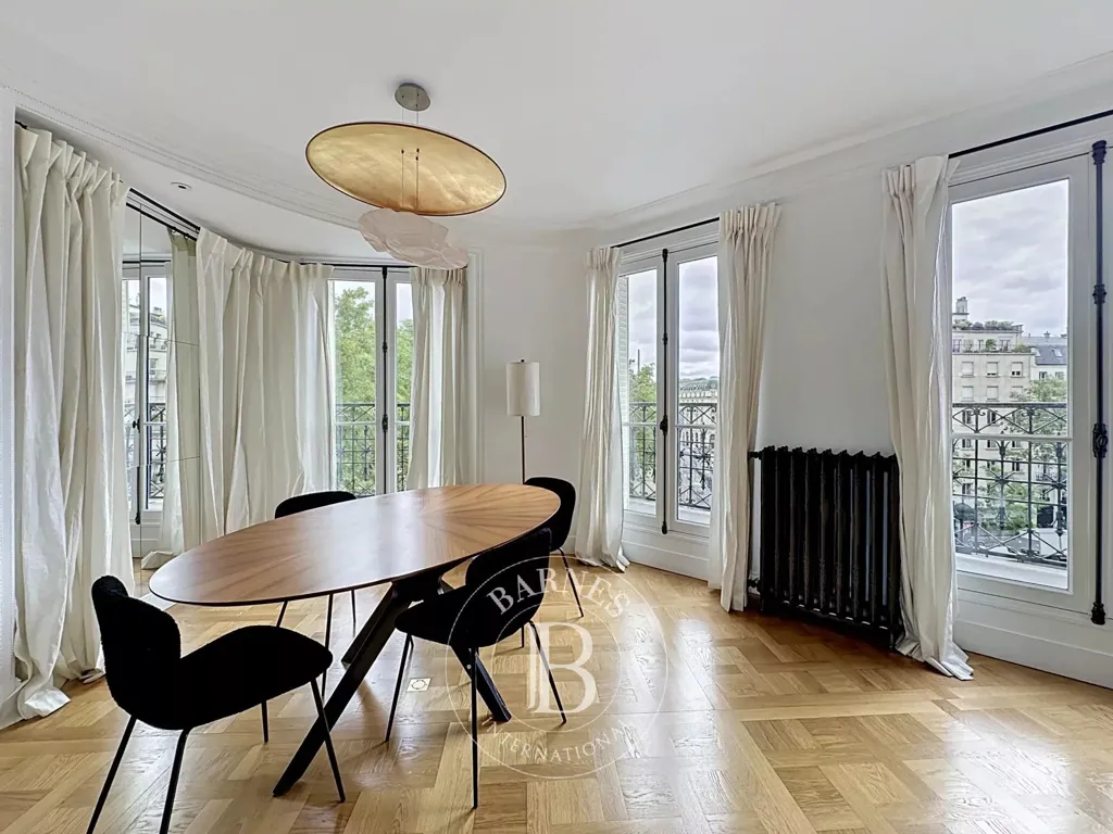 Soggiorno - Luxury Apartment with Balcony in Paris 7th