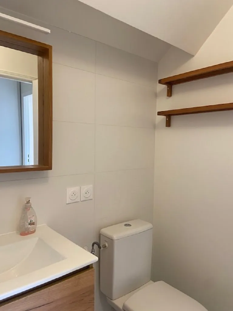 Vannitoad - 2-Bedroom Apartment with Parking in Versailles