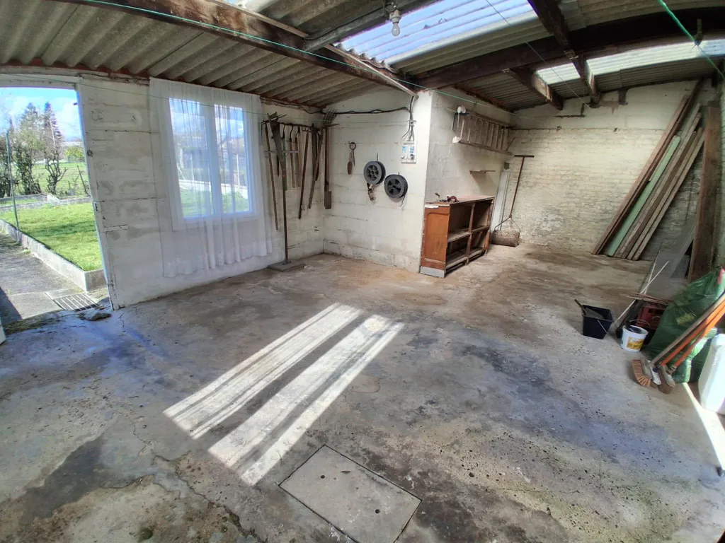 Garage - Longère Charmante avec Dépendance à Neuvilly