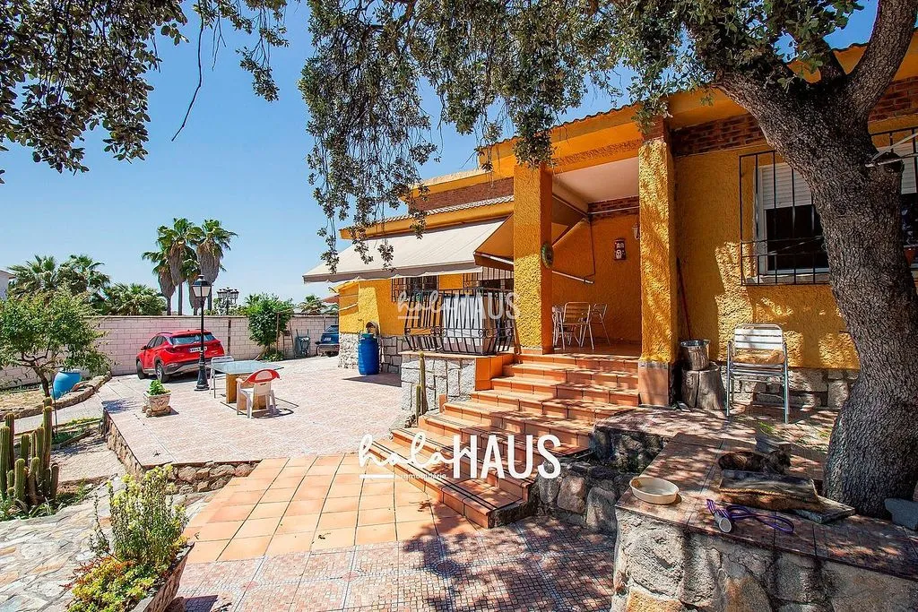 Exterior - Chalet with Pool and Terrace in Calalberche