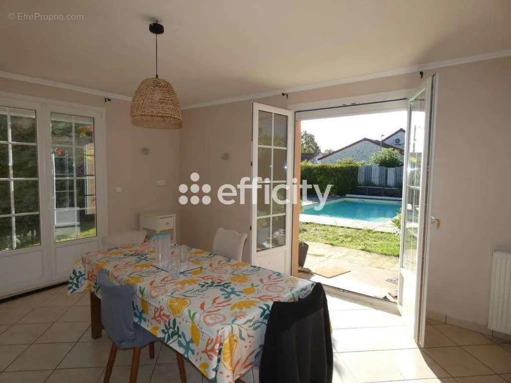 Bassein - Character House with Pool in Gannat