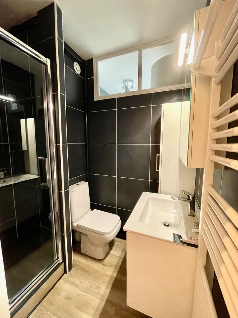 Bathrooms - Renovated Meublé Flat in Saint-Nazaire
