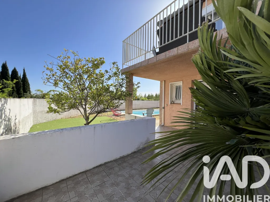 Pool - Villa with Pool and Garden in Quarante