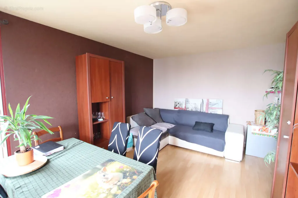 Soggiorno - Bright 2-Bedroom Apartment in Lucé