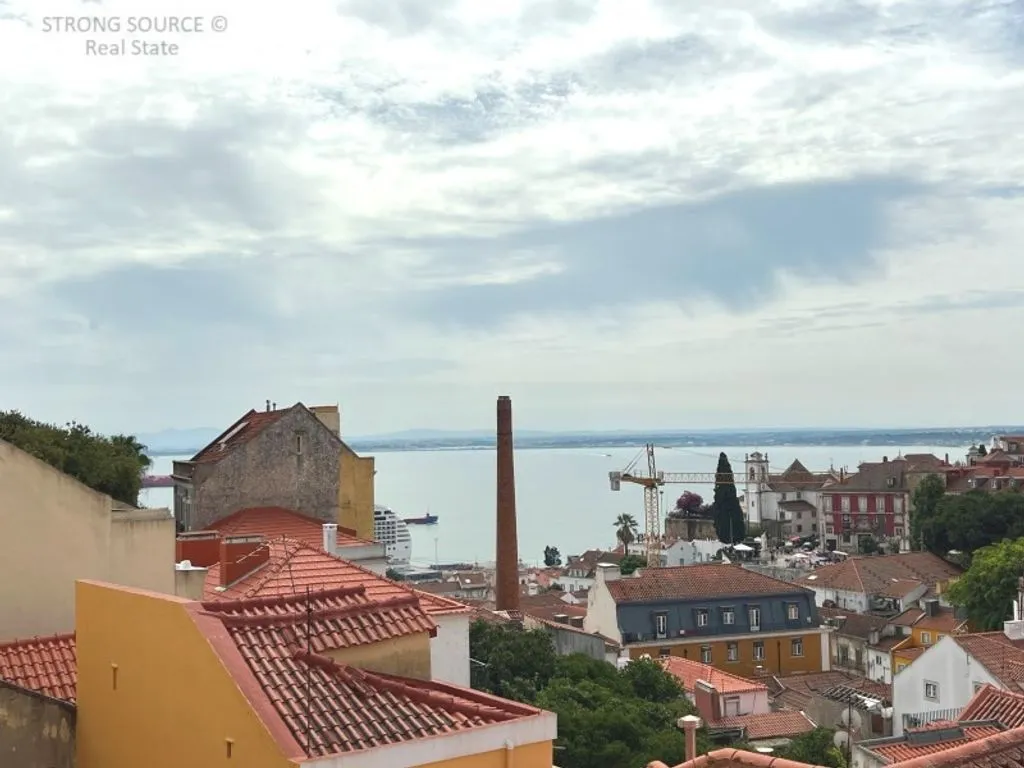 Terrass - Luxury Apartments with River View in Graca, Lisbon