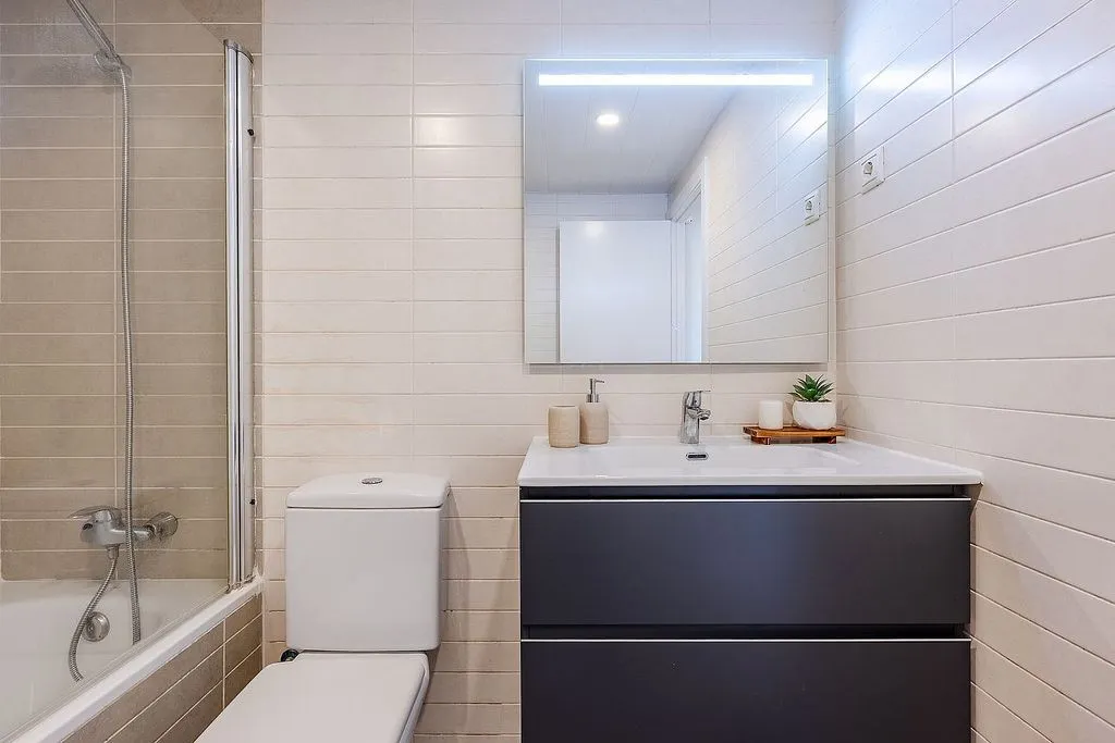 Salles de bain - Bright Apartment with Sea View in Mataró Centre