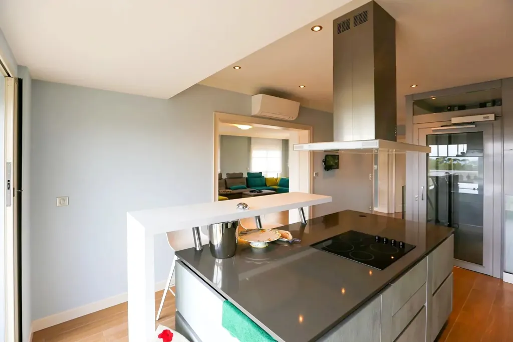 Kitchen - Neo-Classical Villa with Sea View in Cap d’Antibes