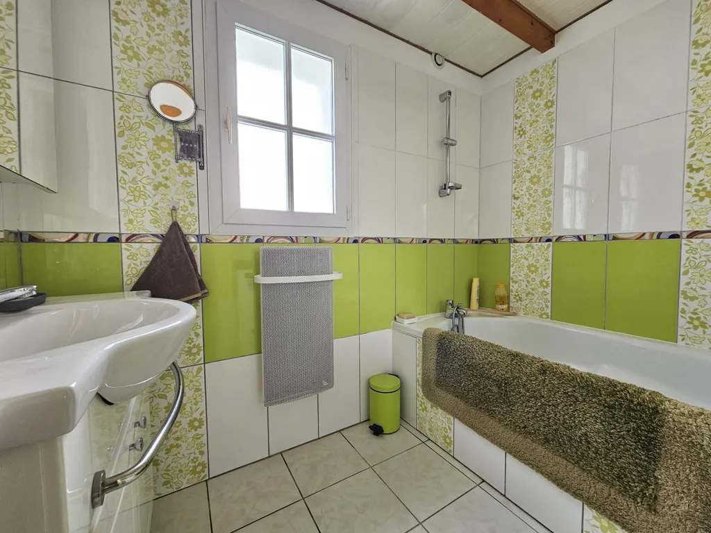 Bathrooms - House with Terrace near Town Centre