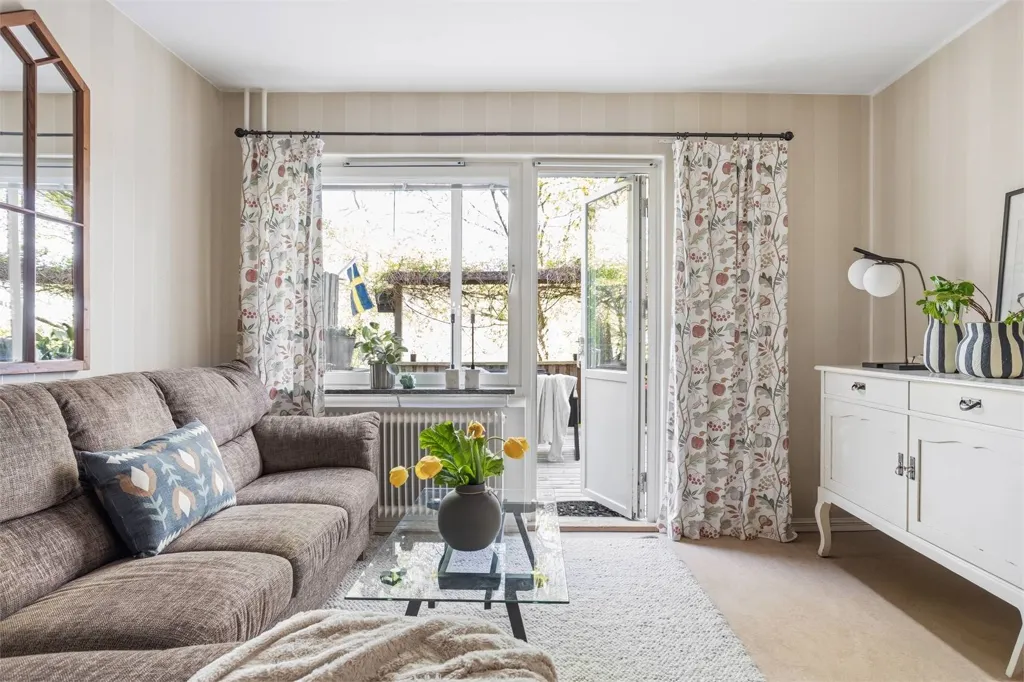 Séjour - Apartment with Garden in Åby