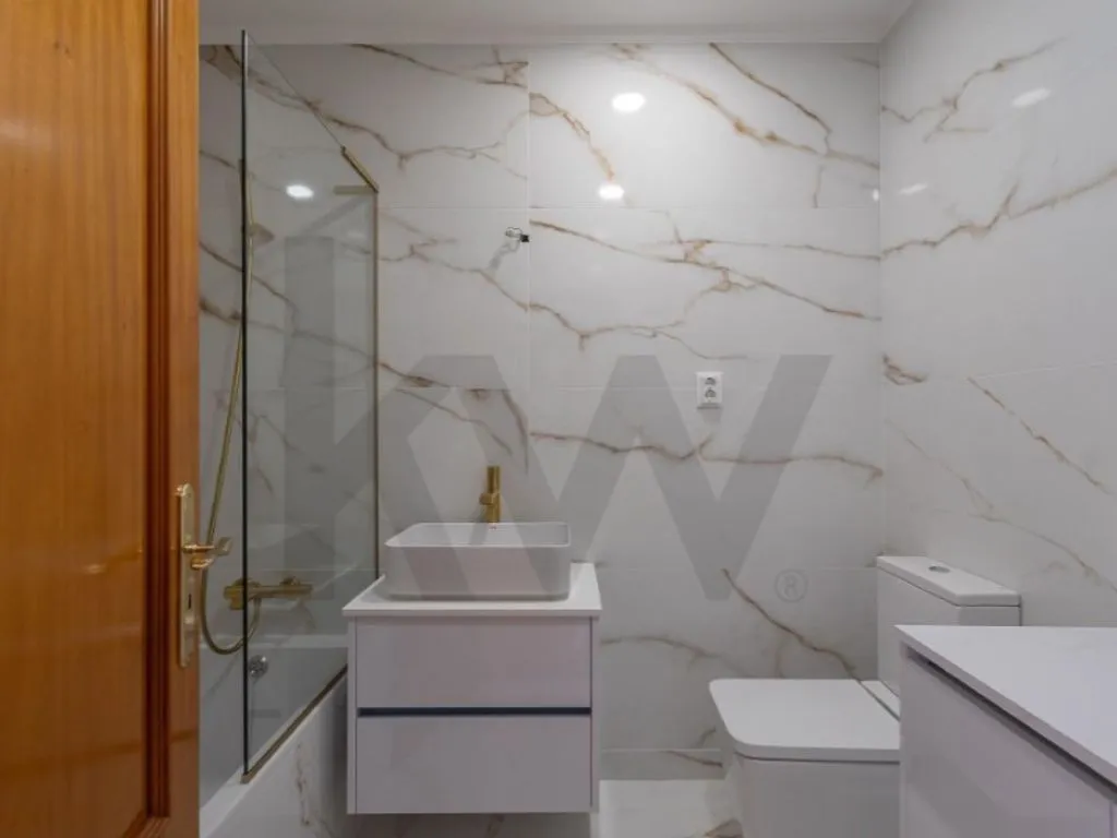 Salles de bain - Luxury Flat with Sea View in Paço de Arcos