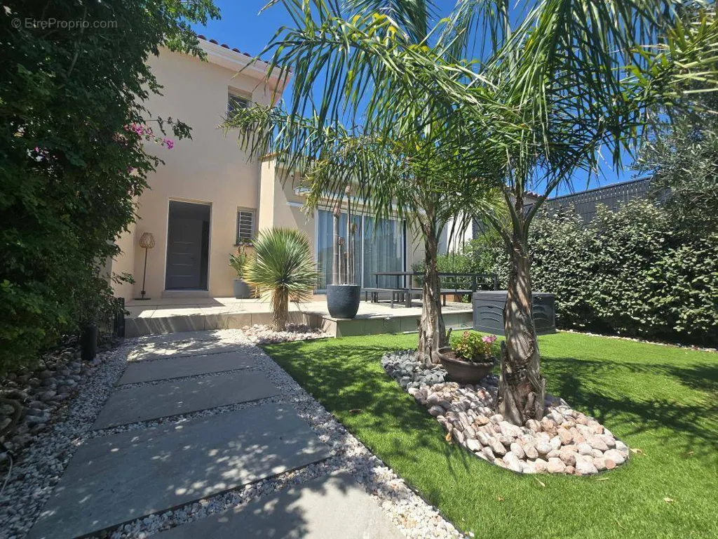 Giardino - Contemporary House with Pool Potential in Saint-Cyprien