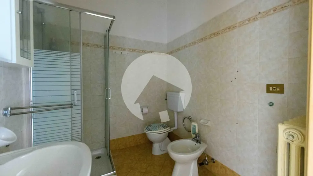 Salles de bain - Rustic Mansard with Garden in Scandiano