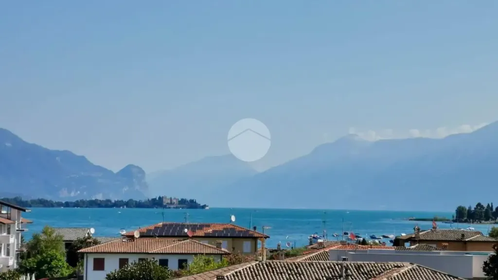 Apartment with Pool View in Manerba del Garda