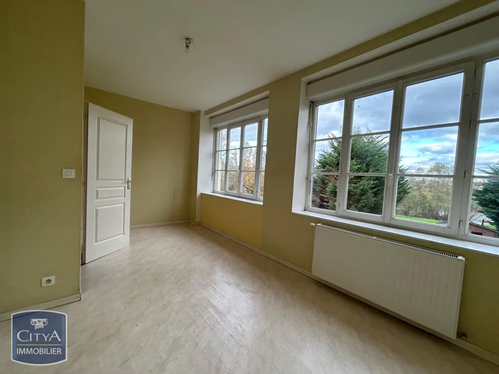 Rooms - Three-Bedroom Flat with Patio in Saint-Amand-Montrond