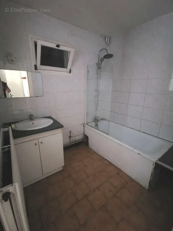 Vannitoad - Renovatable House near Béthune Centre