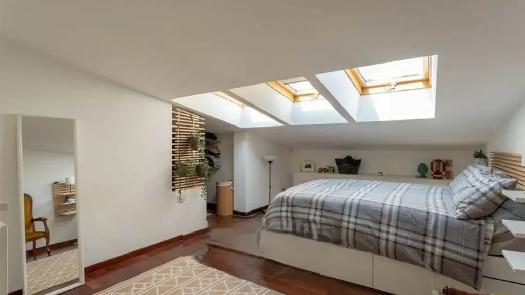 Bedrooms - Duplex Apartment with Balcony in Campi Bisenzio