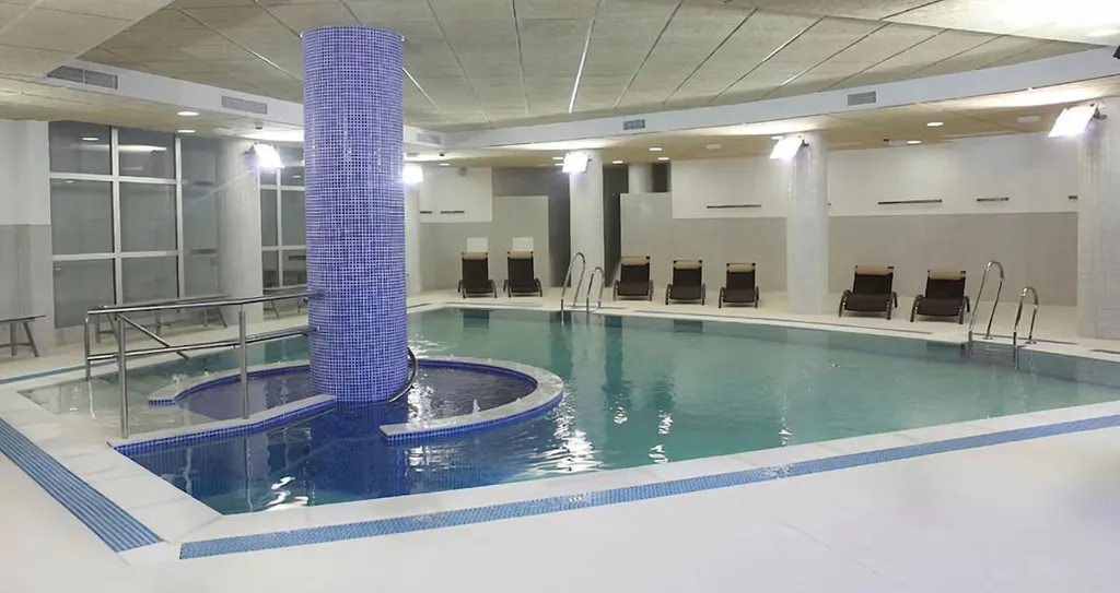 Piscine - Duplex Penthouse with 360 Views in Estepona