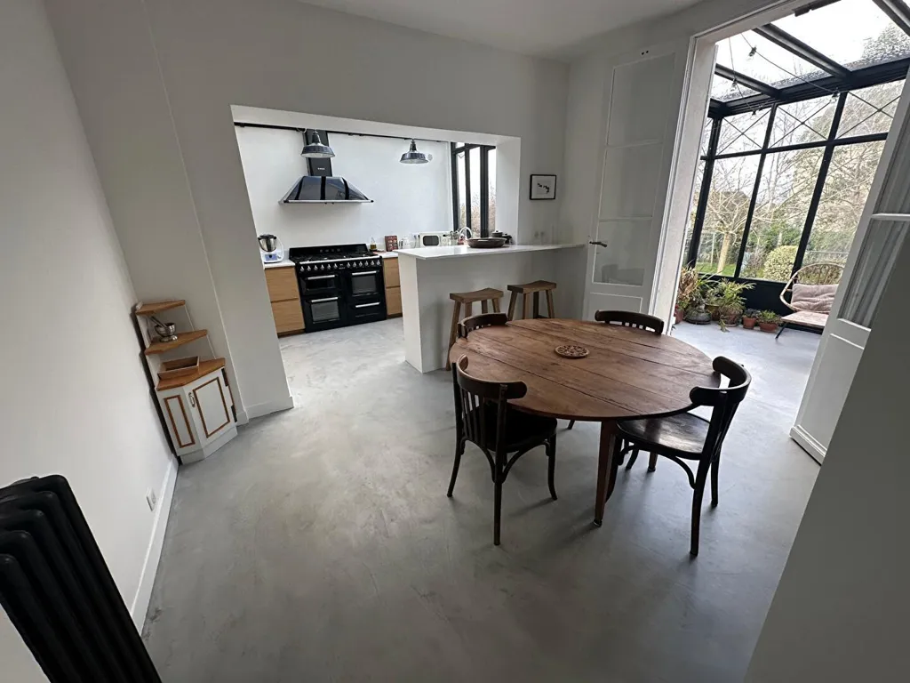 8-toaline maja asukohas Le Raincy
