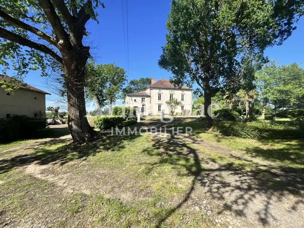 Extérieur - Maison de Maître avec Dépendances à Castelnau-d’Auzan-Labarrère
