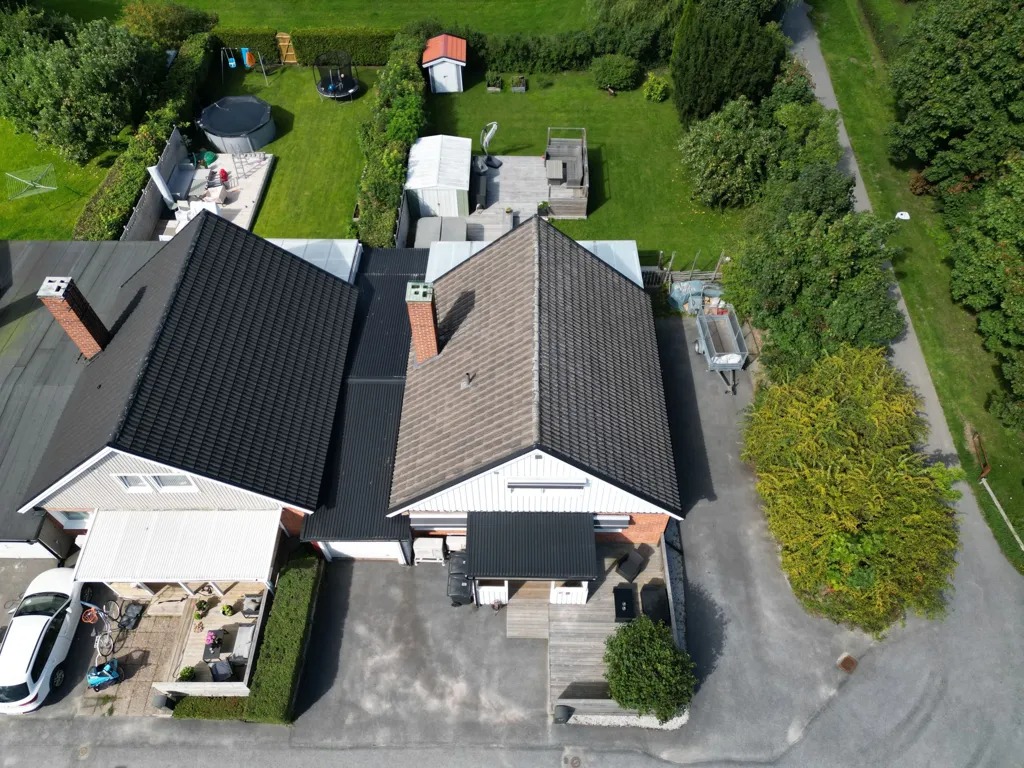 Vue aérienne - Villa with Corner Plot and Pool in Quiet Area