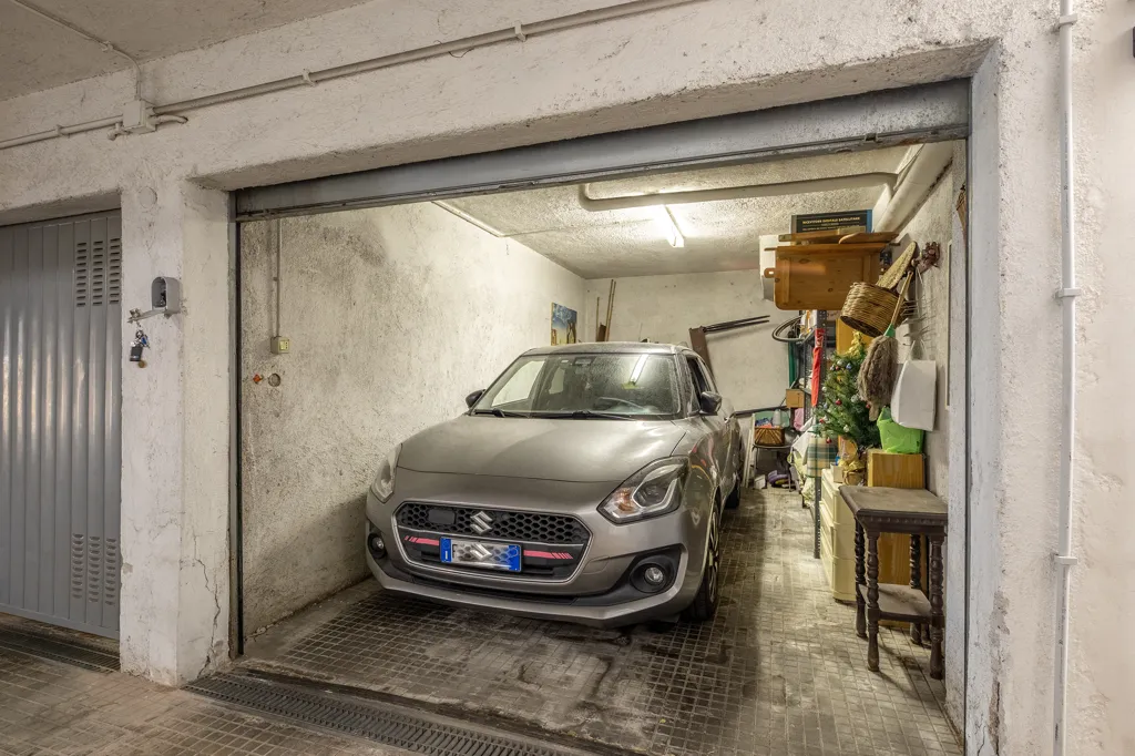 Garage - Apartment with Terrace in Talenti, Rome