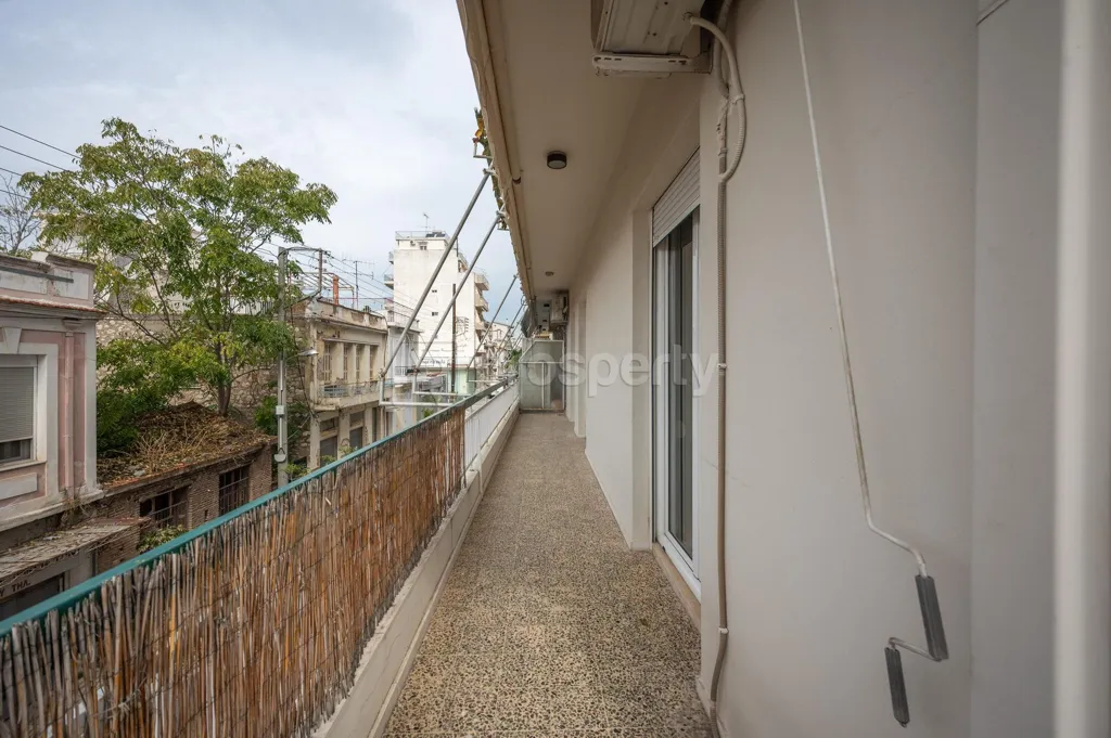 Rõdu - South-Facing Apartment with Balconies in Patra