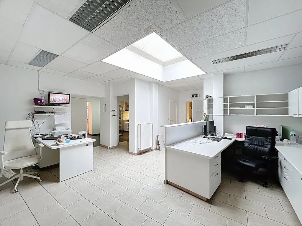 Kabinet - Commercial Space with Large Frontage in Brussels